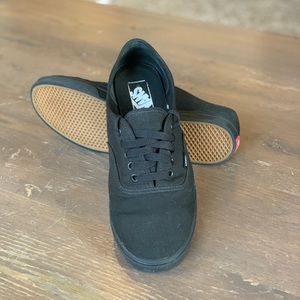 Men’s, black Vans, perfect for summer! Size 10